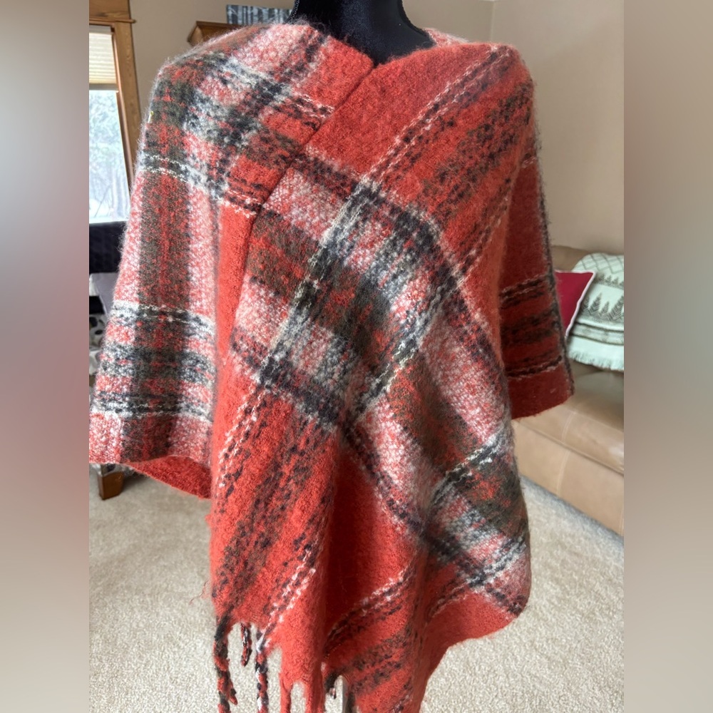 Stylish Plaid Poncho with Fringe NWT